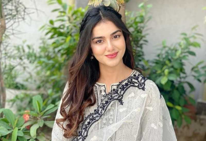 beautiful pakistani woman